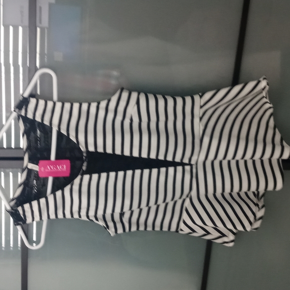 Beautiful strip Too - Picture 1 of 3